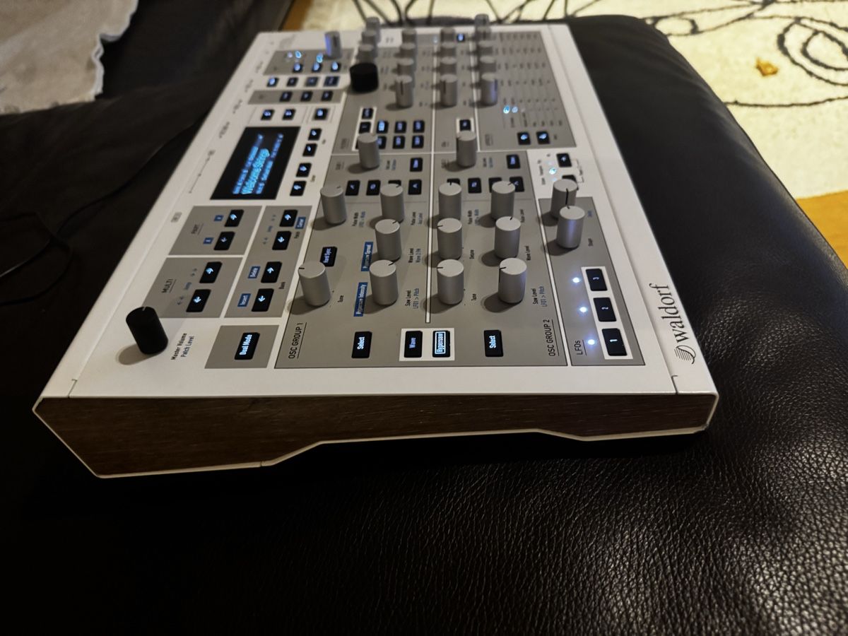 Waldorf Strumenti musicali: Waldorf Kyra - 128 Voice Desktop Synthesizer – Usato da Zürich venduto da 1cut2 2