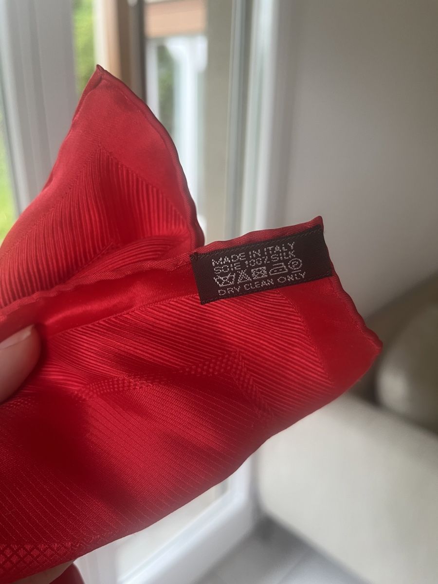 Hermès Foulards, Tücher & Schals: Hermès Schal Seide rot – Gebraucht aus Sarnen von HomeFashionArtDesign 3