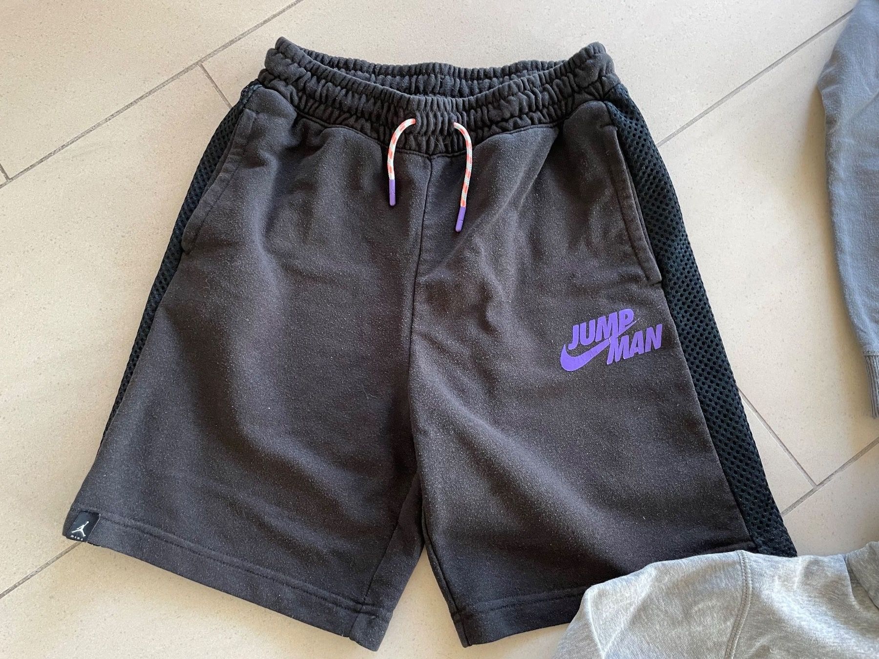 Lotti & Set di vestiti: Kleiderpaket Nike Jordan 11/12 J – Usato da Zug venduto da falama 2