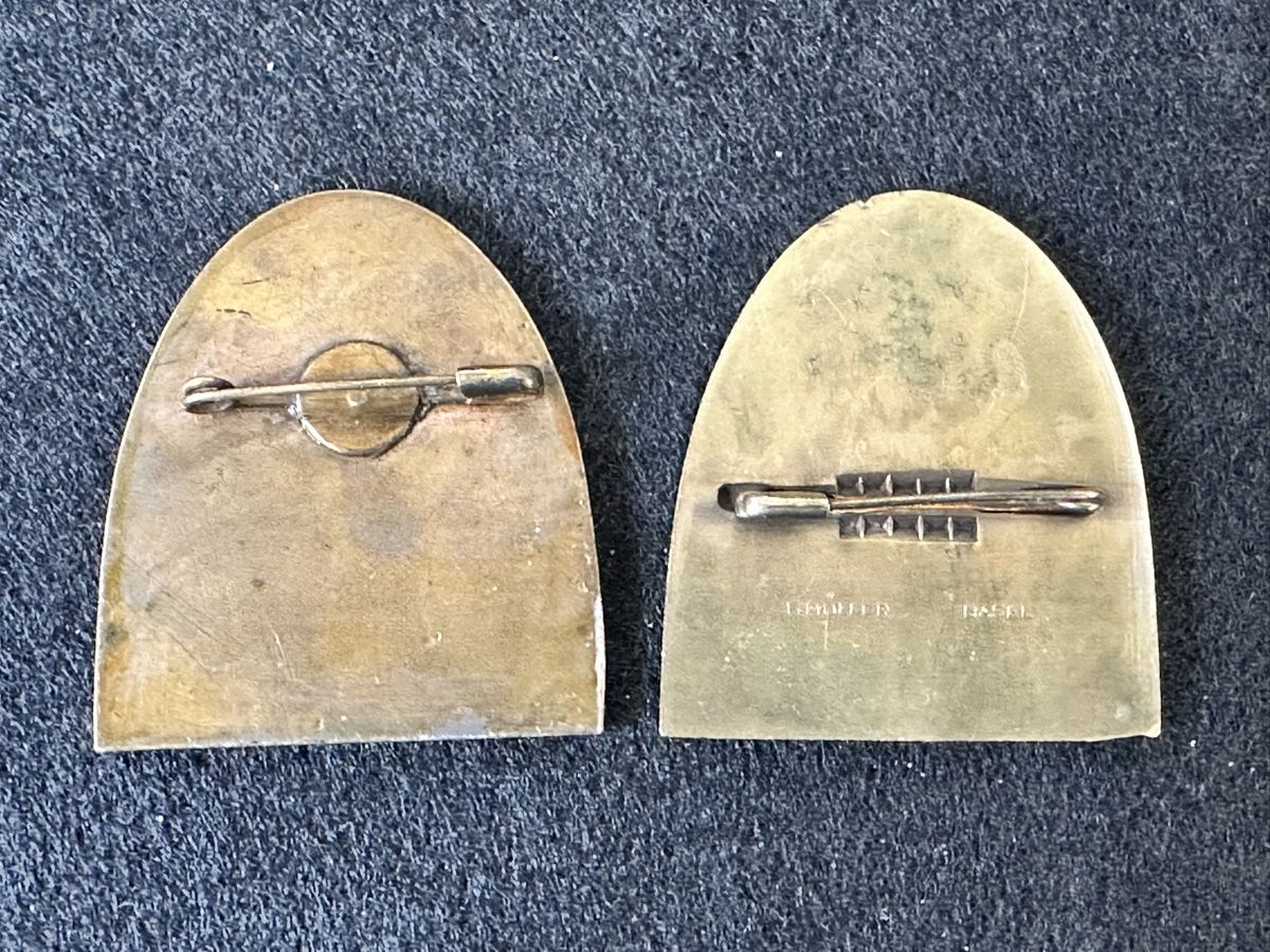 Placchette & Badge: Fasnacht Basel 1946 beide Goldversionen ++ – Usato da Basel venduto da fasnachtsoutlet1965 1