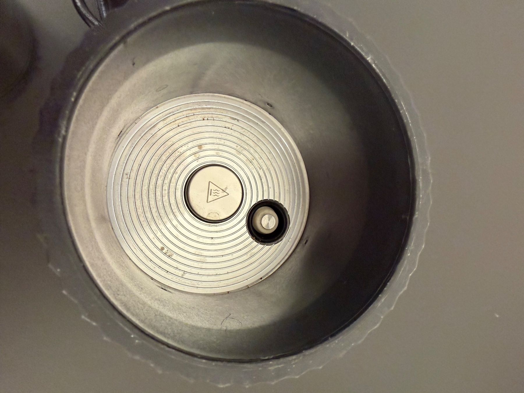 Alessi Elettrodomestici da cucina: ALESSI Milchschäumer PLISSÉ schwarz Cappuccino Maker – Nuovo e nell'imballaggio originale da Solothurn venduto da Tschupaloni 4