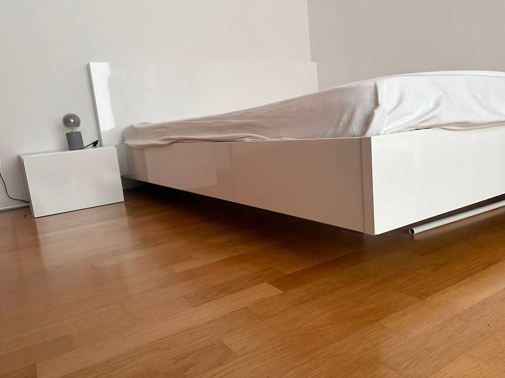 Betten: Komplettset Bett mit Nachttisch – Gebraucht aus Winterthur von pfisp1