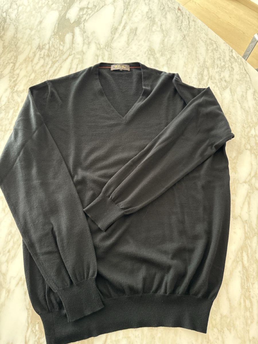 Loro Piana Maglioni & Felpe: Loro Piana Black V neck 54 – Nuovo (secondo la descrizione) da Bissone venduto da luxuryitems