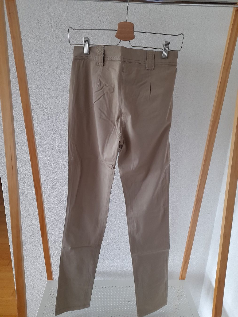 Pantaloni: Pantalon Marella beige – Usato da Mont-sur-Lausanne venduto da Pioutch 1