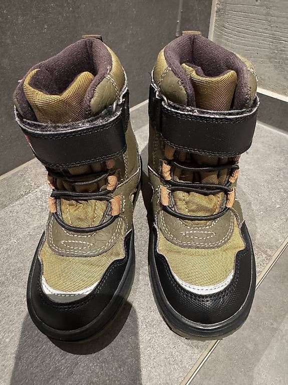 Scarpe per ragazzi: Kinderschuhe Gr. 26 Dino  – Usato da Berikon venduto da Naepli20 1