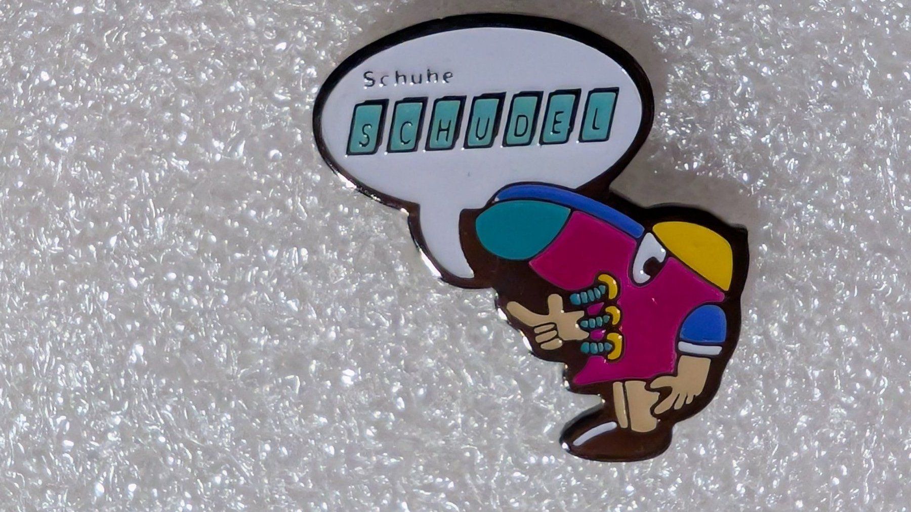 Placchette & Badge: Ansteckpin 271: Schuhe Schudel – Usato da Oppligen venduto da Pin-Fall-Shop