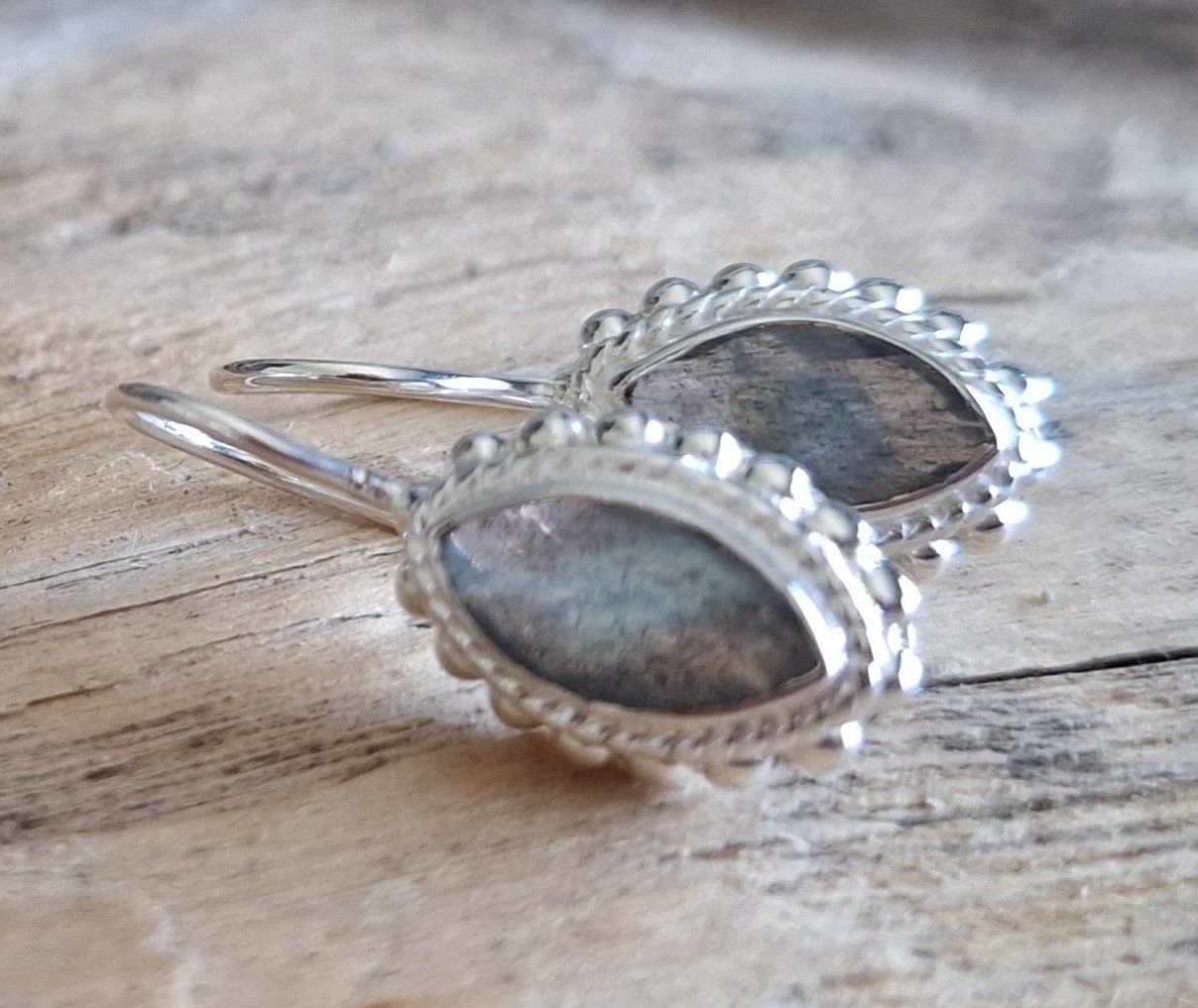 Orecchini pendenti & Orecchini a lobo: NAOMI - Labradorit - Sterling Silber hellgrau – Nuovo e nell'imballaggio originale da Mühlethal venduto da nicita-modeschmuck 1