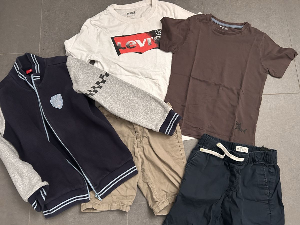 Levi's Lotti & Set di vestiti: Kleiderpaket Junge Levi’s Ducati Vertbaudet 128 – Usato da St. Gallen venduto da jojan