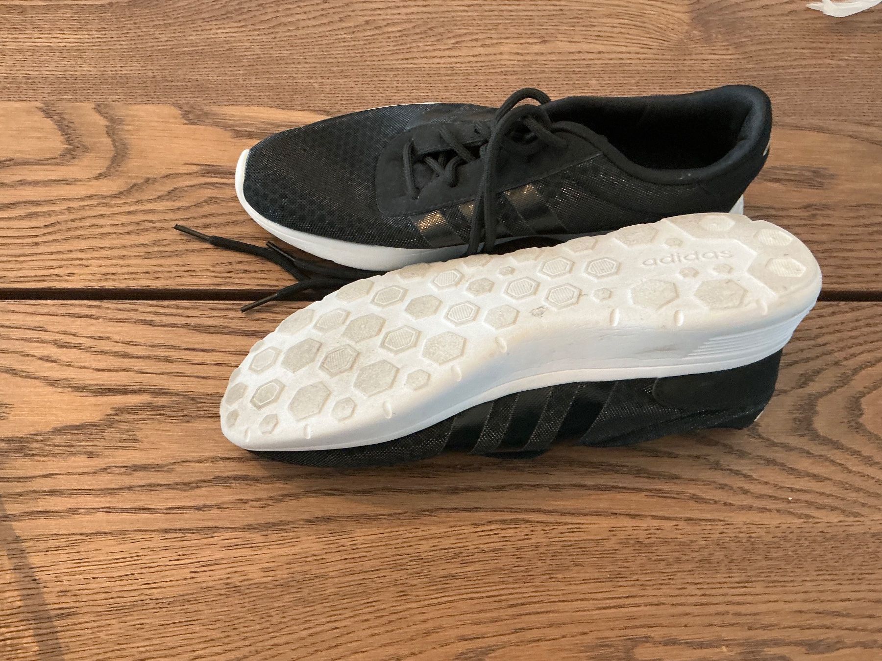 Adidas Scarpe da donna: Schwarze Adidas Sneaker Gr. 40 2/3 – Usato da Würenlos venduto da sweety5436