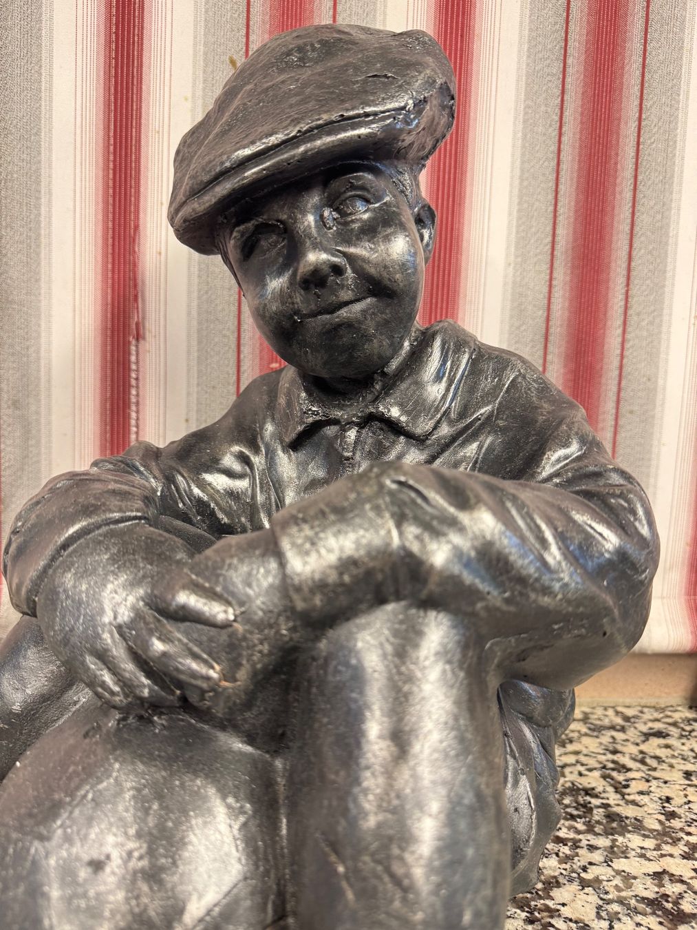 Tutte le decorazioni: Sitzender Knabe.   Tolle Ausstellungs-Figur – Usato da Winterthur venduto da sportdisco2 1