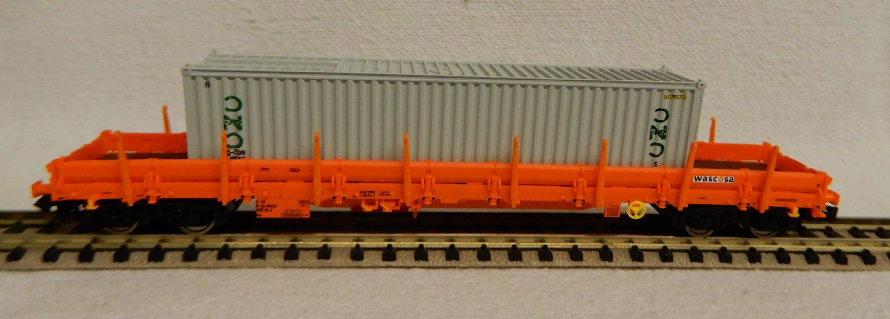 Fleischmann Modelleisenbahnen: Fleischmann Rungenwagen mit Container – Neu und originalverpackt aus Rupperswil von Ropi03