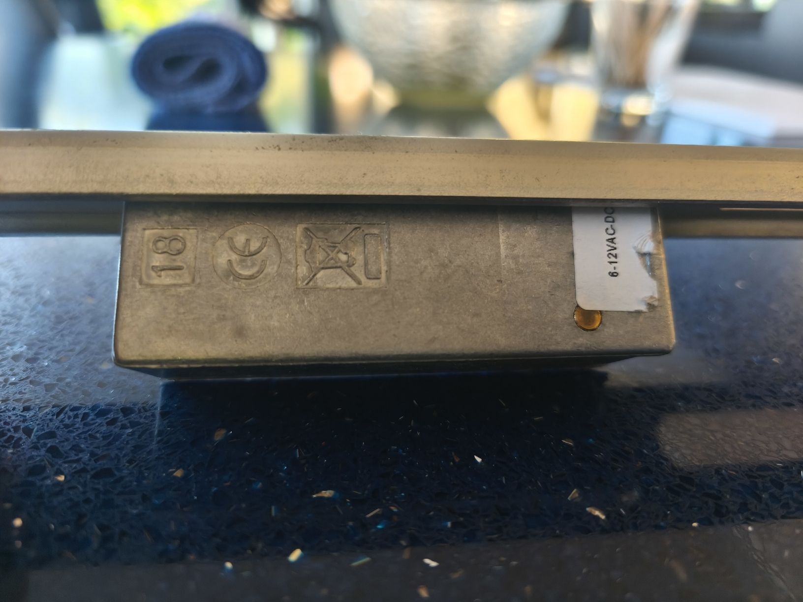 Ferramenta: Türöffner 12v komplett mit Schließblech – Usato da Bergdietikon venduto da Pinoccio7 2