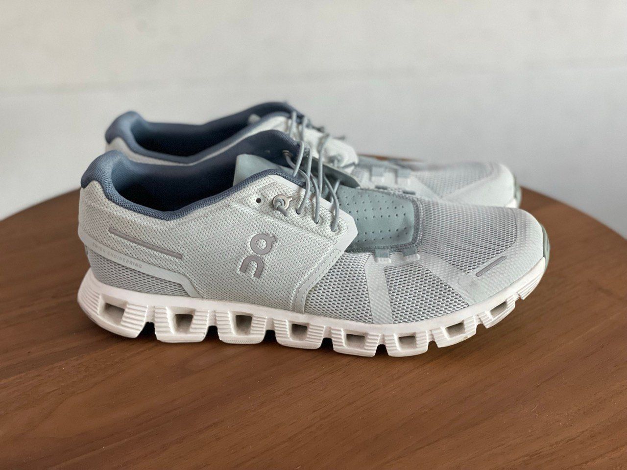 On Chaussures hommes: ON Schuhe Cloud Grösse 42.5 – D'occasion à Gockhausen par subbotnik
