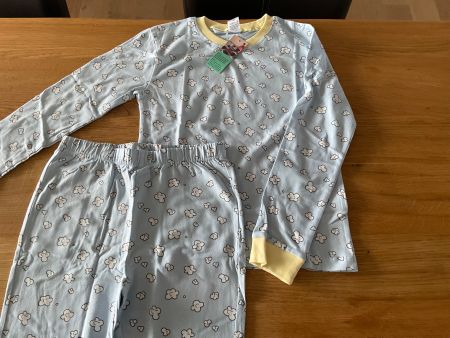 Kinder-Pyjama mit Wolkenmuster Grösse 122/128 mit Etikett