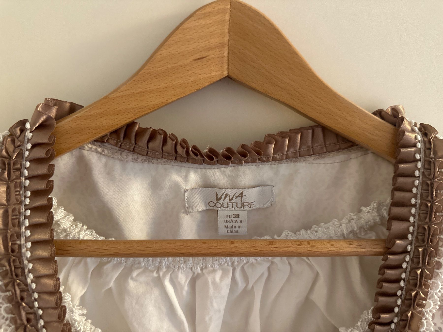 Robes: Dirndl Grösse 38 beige – D'occasion à Biel-Benken BL par doefi26 2