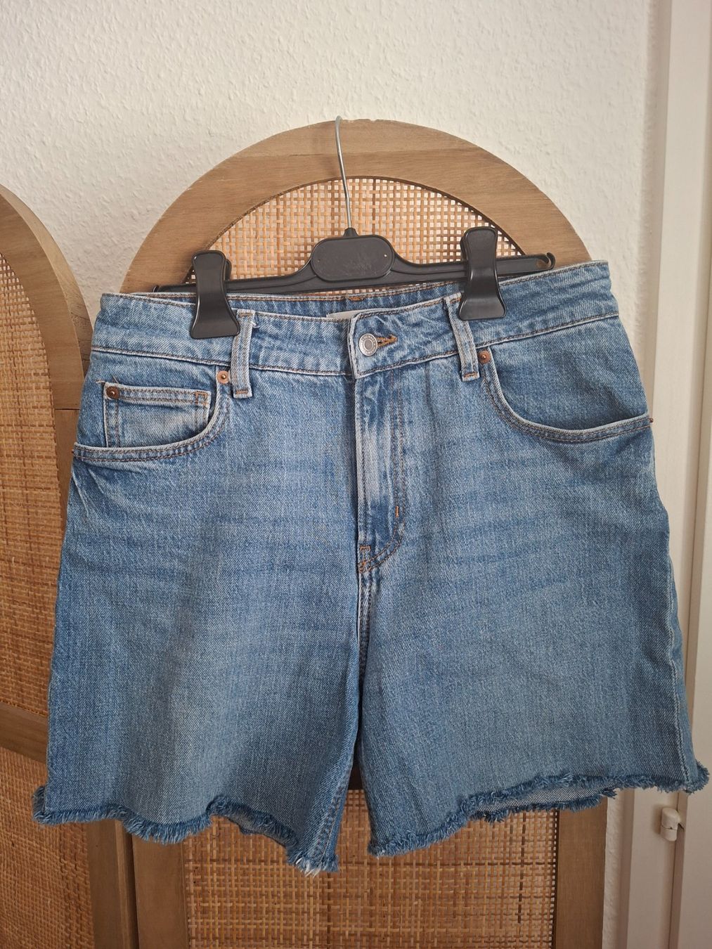 H&M Jeans: Shorts en denim H&M bleu taille 40 – Gebraucht aus Genève von a_t_g5kq 1