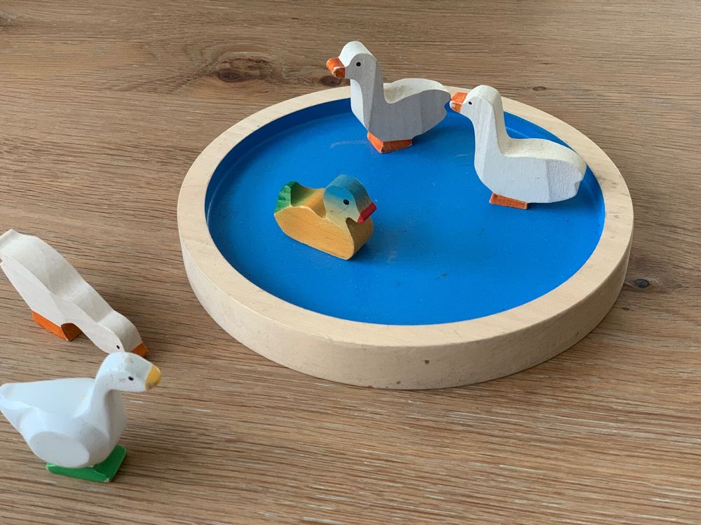Teich mit 5 Holzgeschnitzten Enten/Gänse zum Spielen Kaufen auf Ricardo