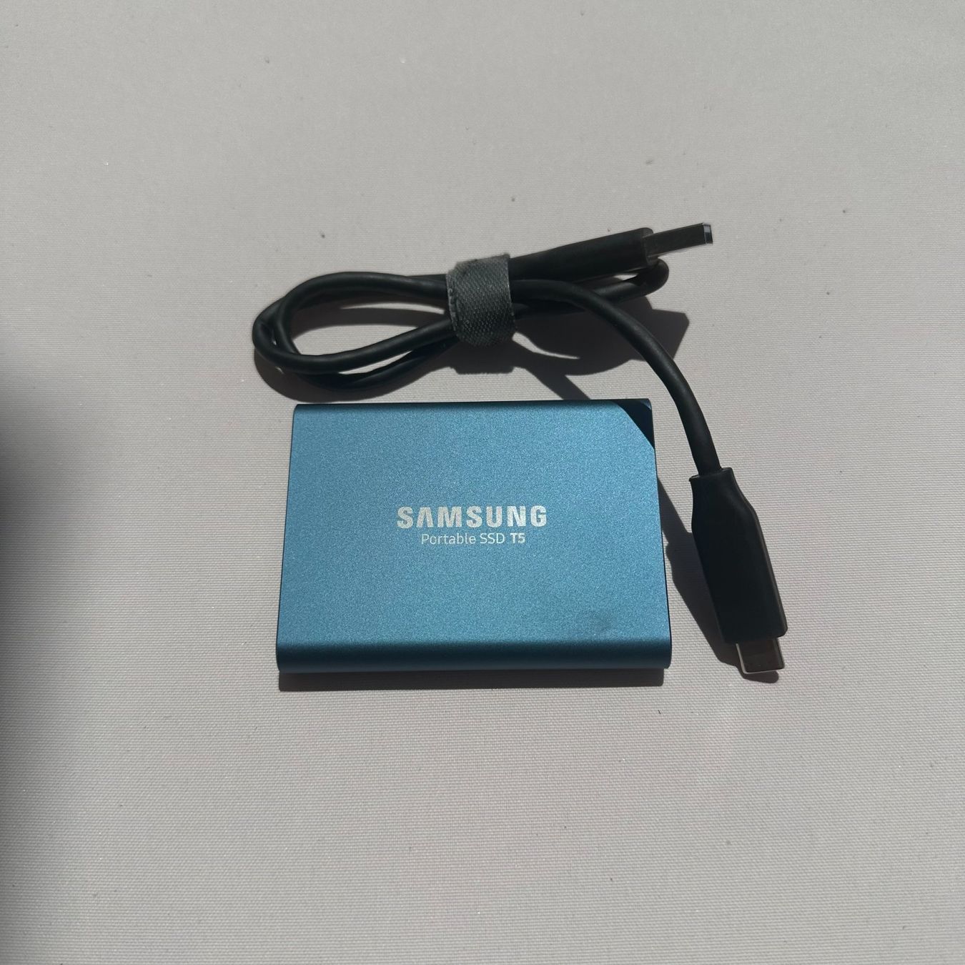 Samsung Dischi rigidi: Samsung Portable SSD T5 500GB Blau – Usato da Steffisburg venduto da loollittaa