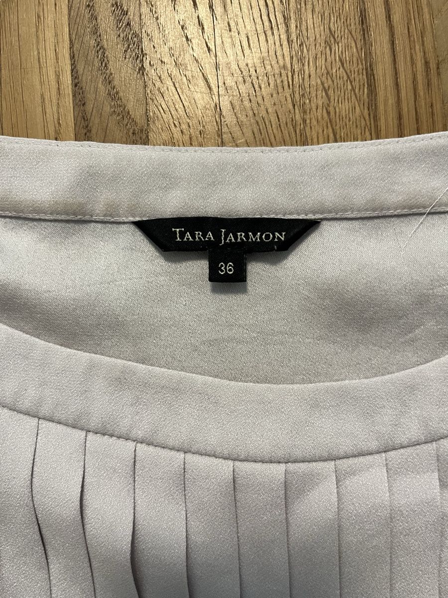 Tara Jarmon T-shirt: Shirt – Nuovo (secondo la descrizione) da Lotzwil venduto da etienneundjoelle 1