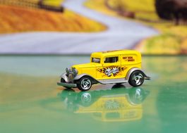 Hot Wheels Ford Panel Truck 1940 als Hot Rod