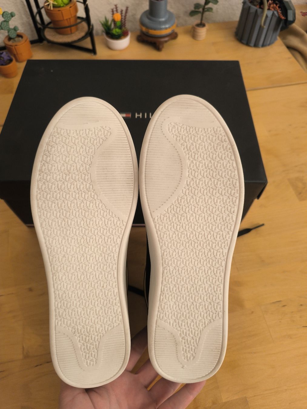 Tommy Hilfiger Scarpe da donna: Tommy Hilfiger LUX METALLIC Sneaker Schwarz Gr. 39 Neu – Nuovo e nell'imballaggio originale da Bern venduto da Nessli 5