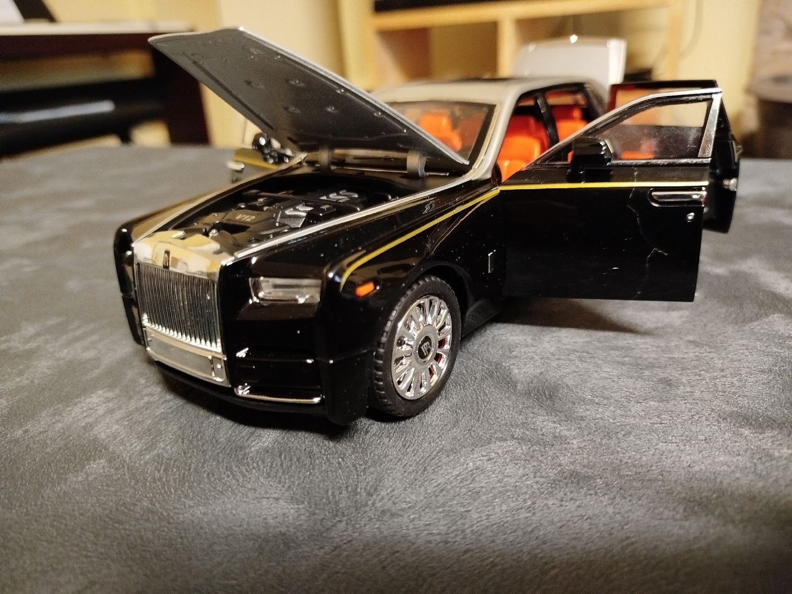 Rolls Royce Modellini d'auto: Rolls Royce Phantom Miniature, Édition Limitée - Neuf 1/18 – Nuovo e nell'imballaggio originale da Neuchâtel venduto da lyd_67kk 1