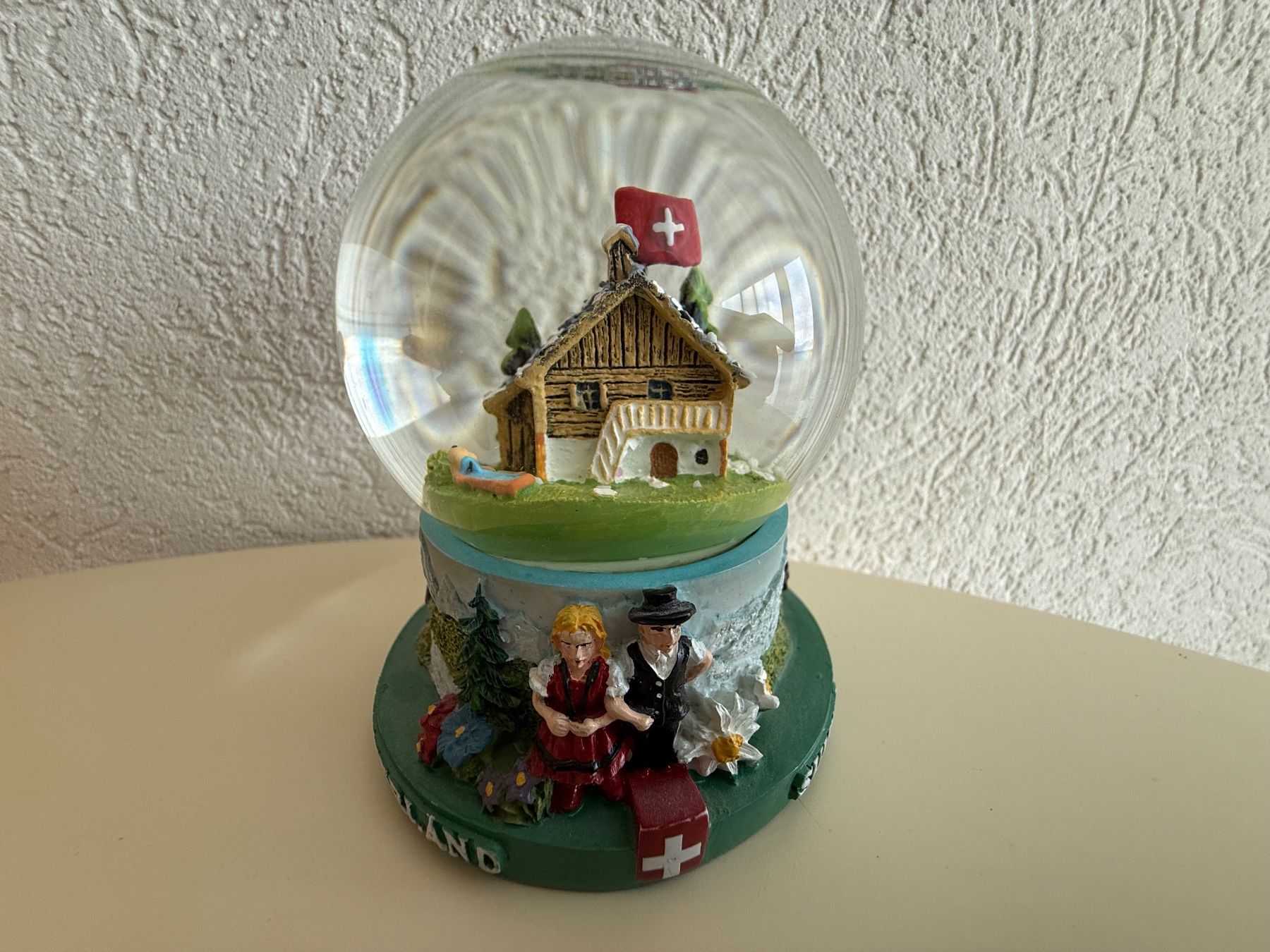 Statuette: Boule à néige Suisse – Usato da St-Gingolph venduto da GoldenKeys