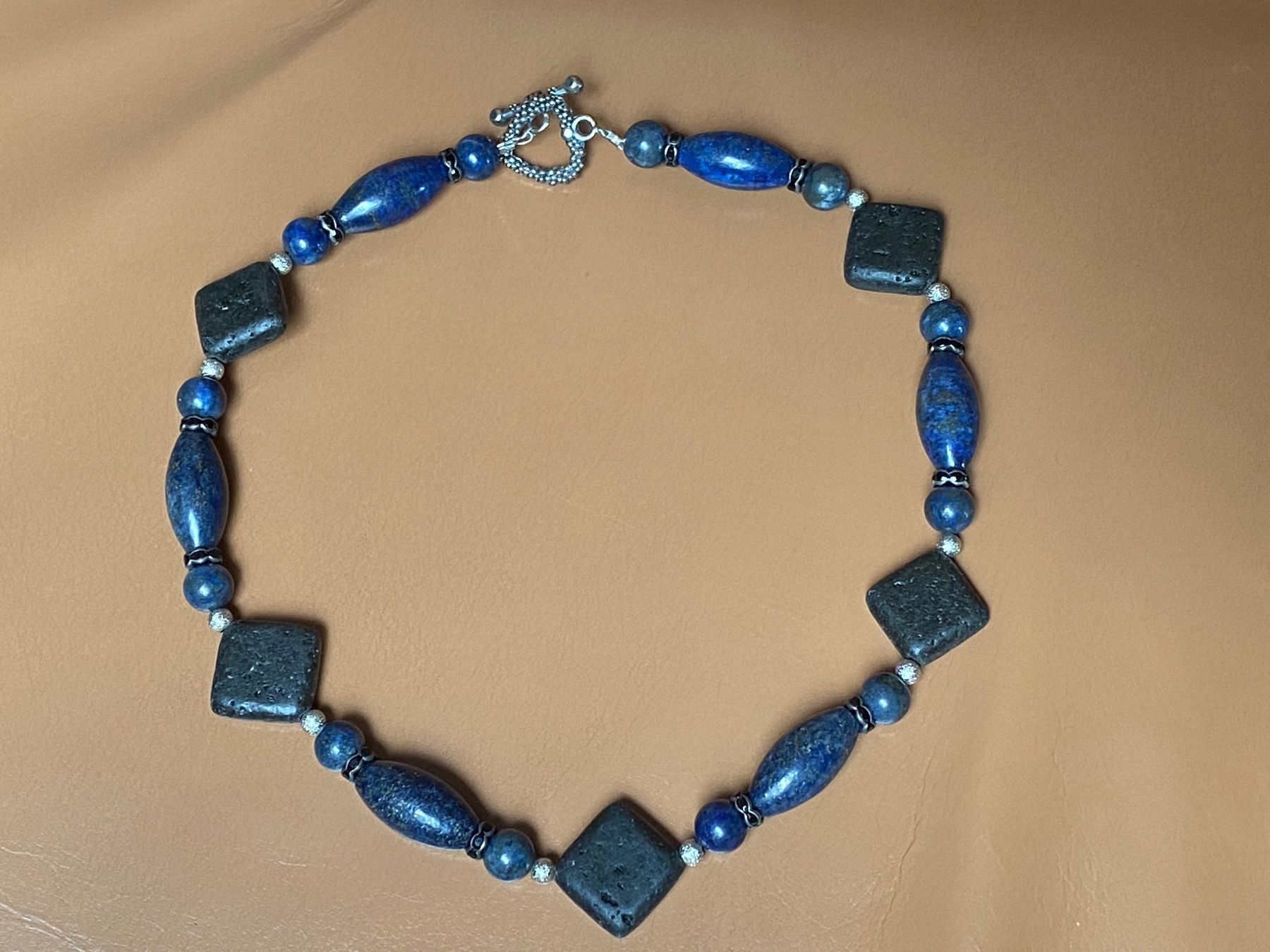 Catenine: Lapislazuli, Lava Stein Kette NEU – Nuovo e nell'imballaggio originale da Basel venduto da Chili007 2