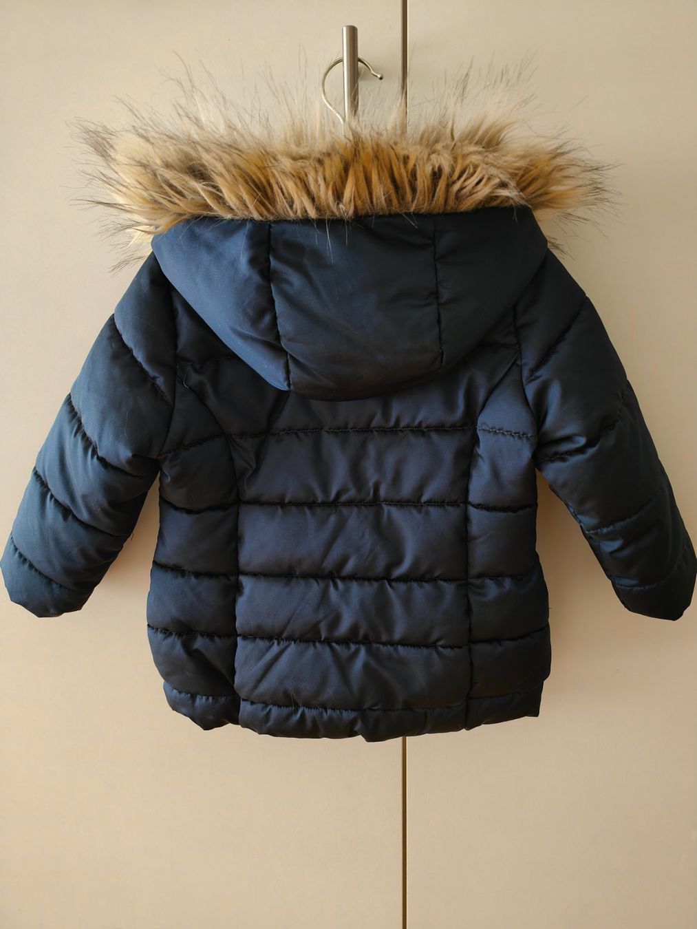 H&M Jacken & Mäntel: Warme Winterjacke mit Fellkapuze Grösse 92 – Gebraucht aus Root von GregorO 2