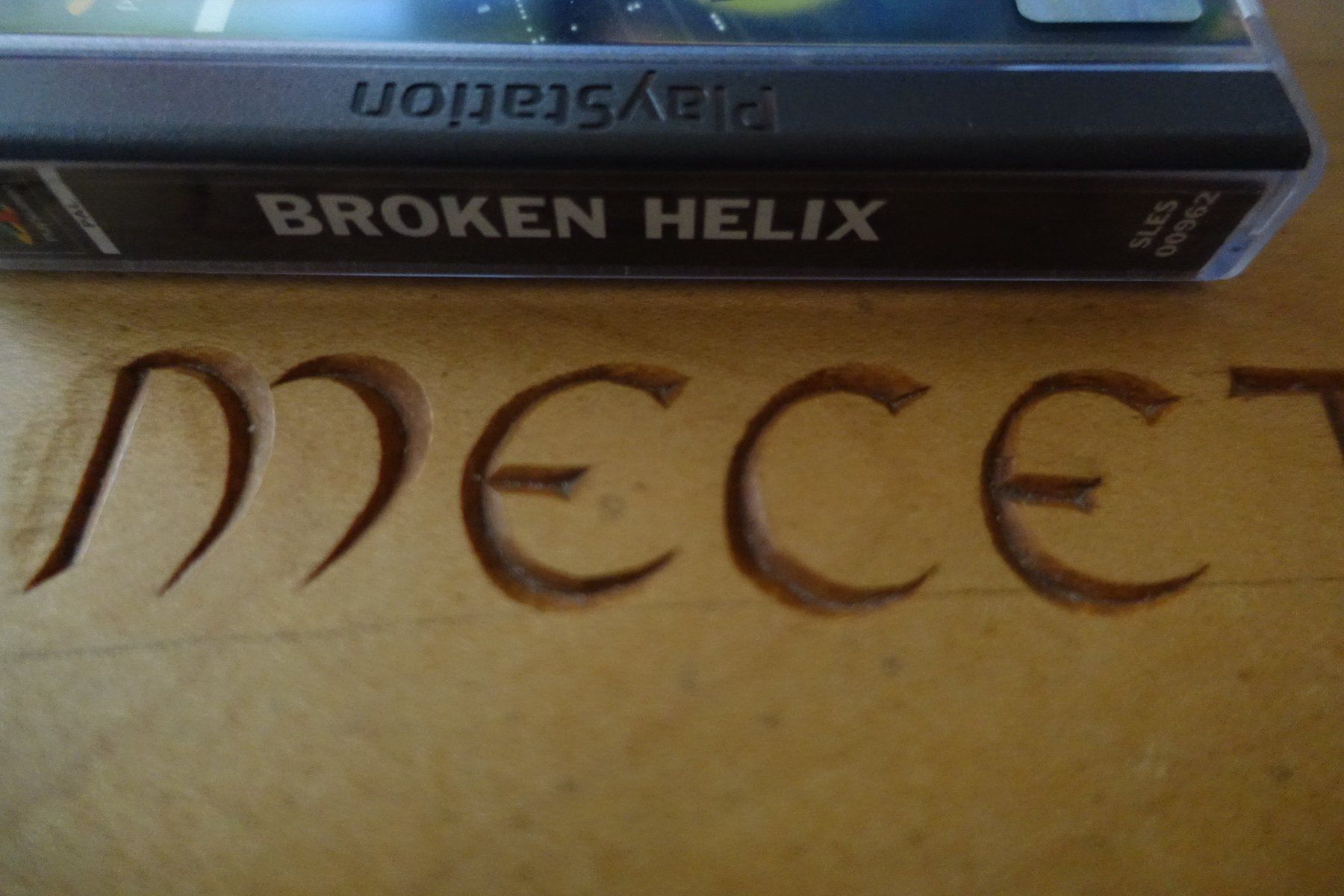 Sony Jeux: Broken Helix – D'occasion à Steinach par Gamecet 1