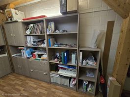 Grosses Büro mit viel Stauraum