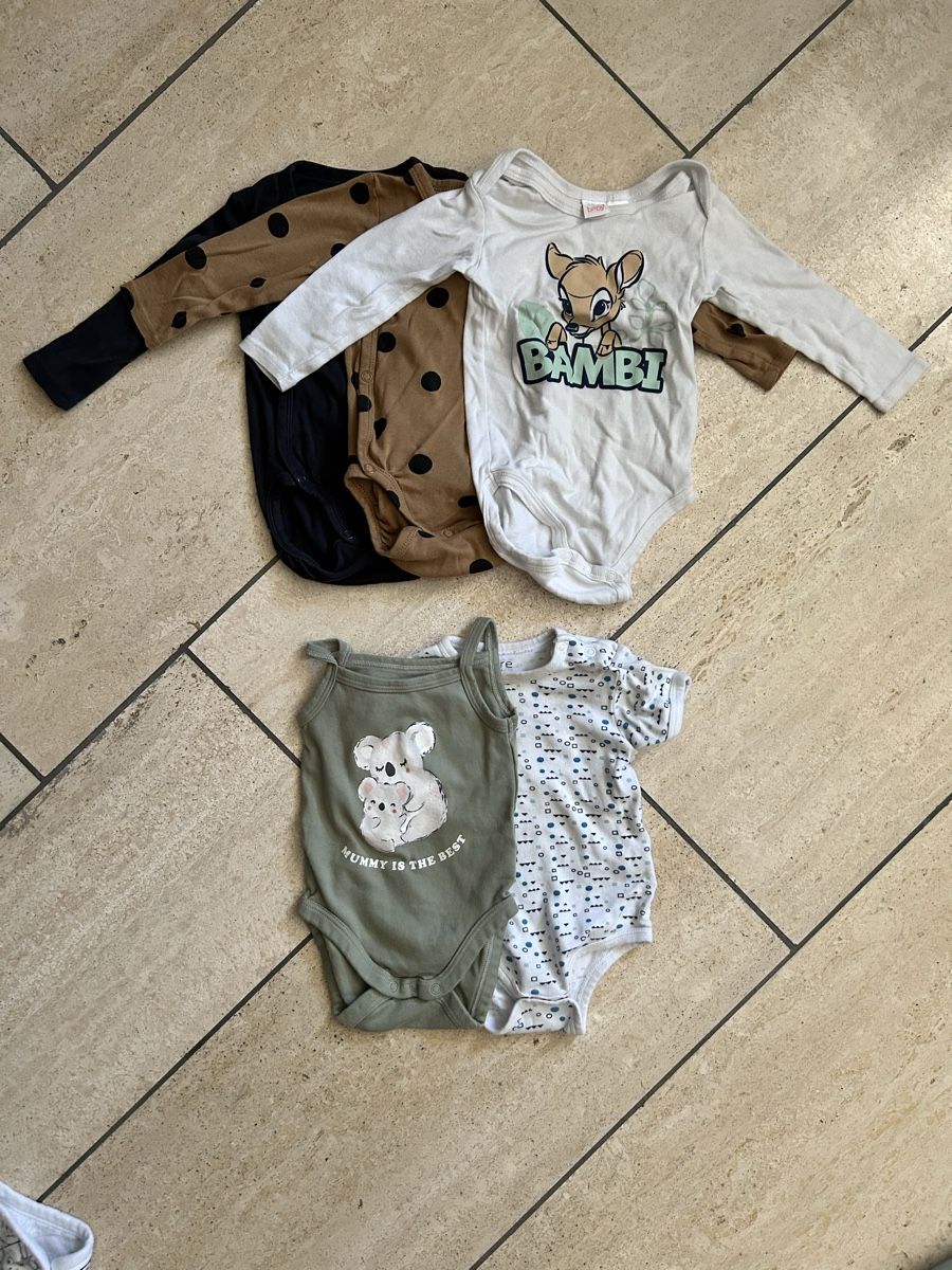 Lotti & Set di vestiti: 28-teiliges Kleiderpaket Grösse 74 – Usato da Berikon venduto da Skydive11