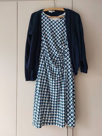 Etuikleid mit Strickjacke