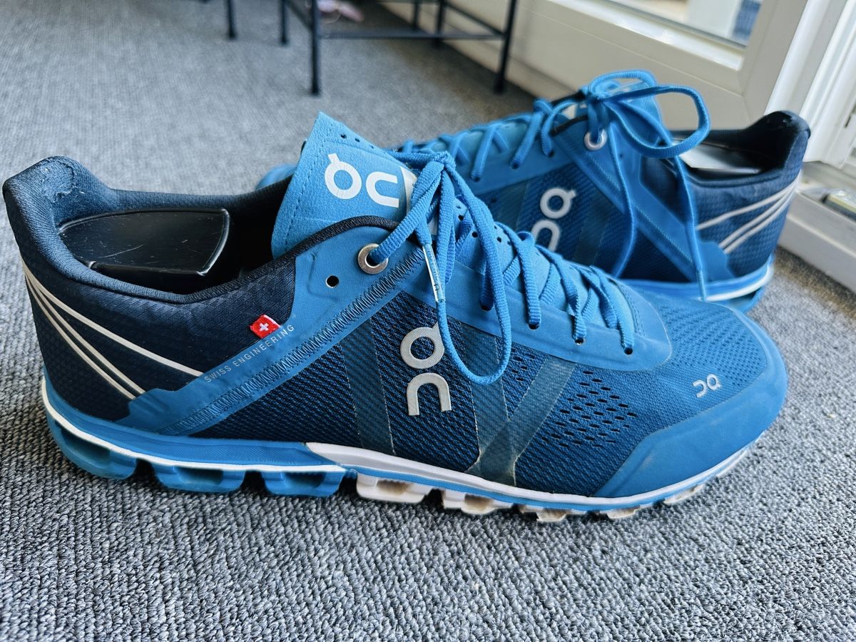 On Scarpe da uomo: ON CLOUDFLOW homme taille 44 bleu – Usato da Bulle venduto da LeMoleson