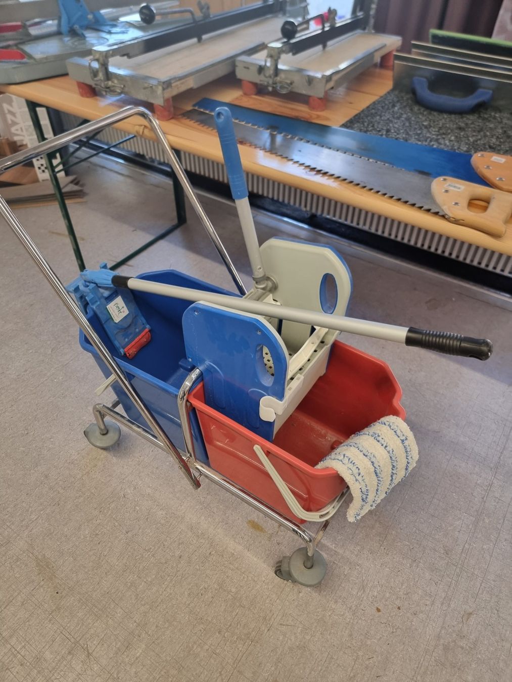 Tous les outils: Plattenleger Werkzeug – D'occasion à Bichwil par maeg1430 7