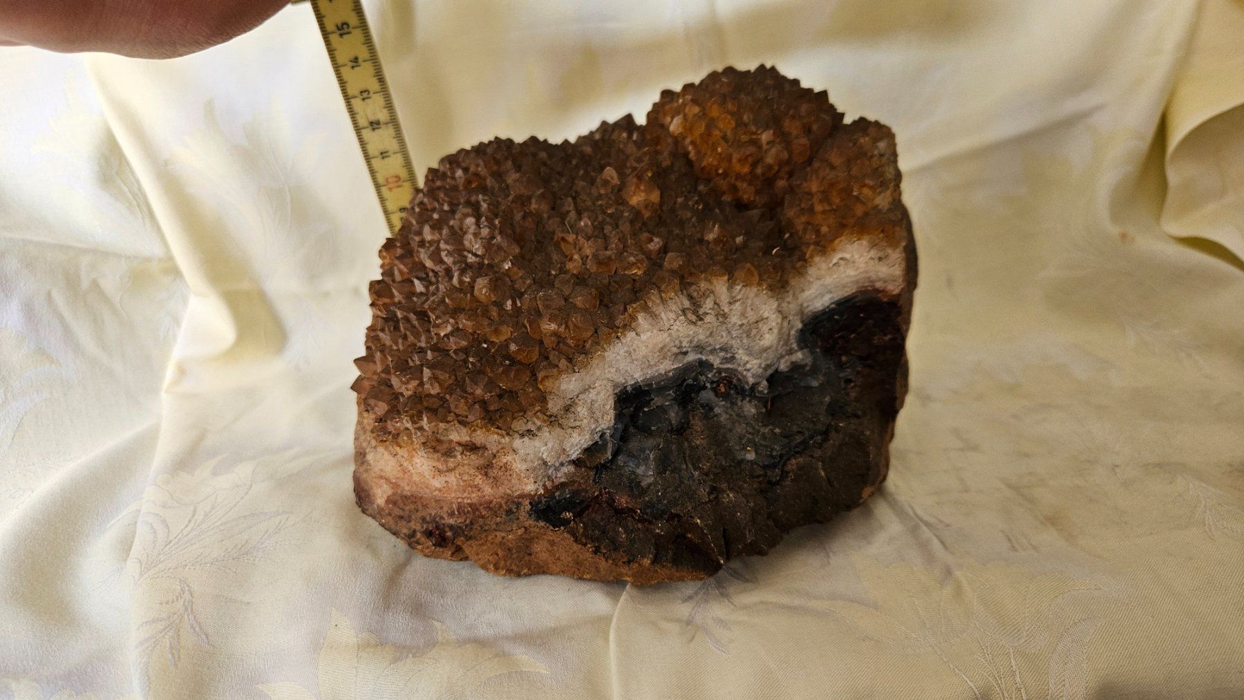 Minerali & Pietre curative: Pietra con cristalli – Usato da Melano venduto da H-Sara 3