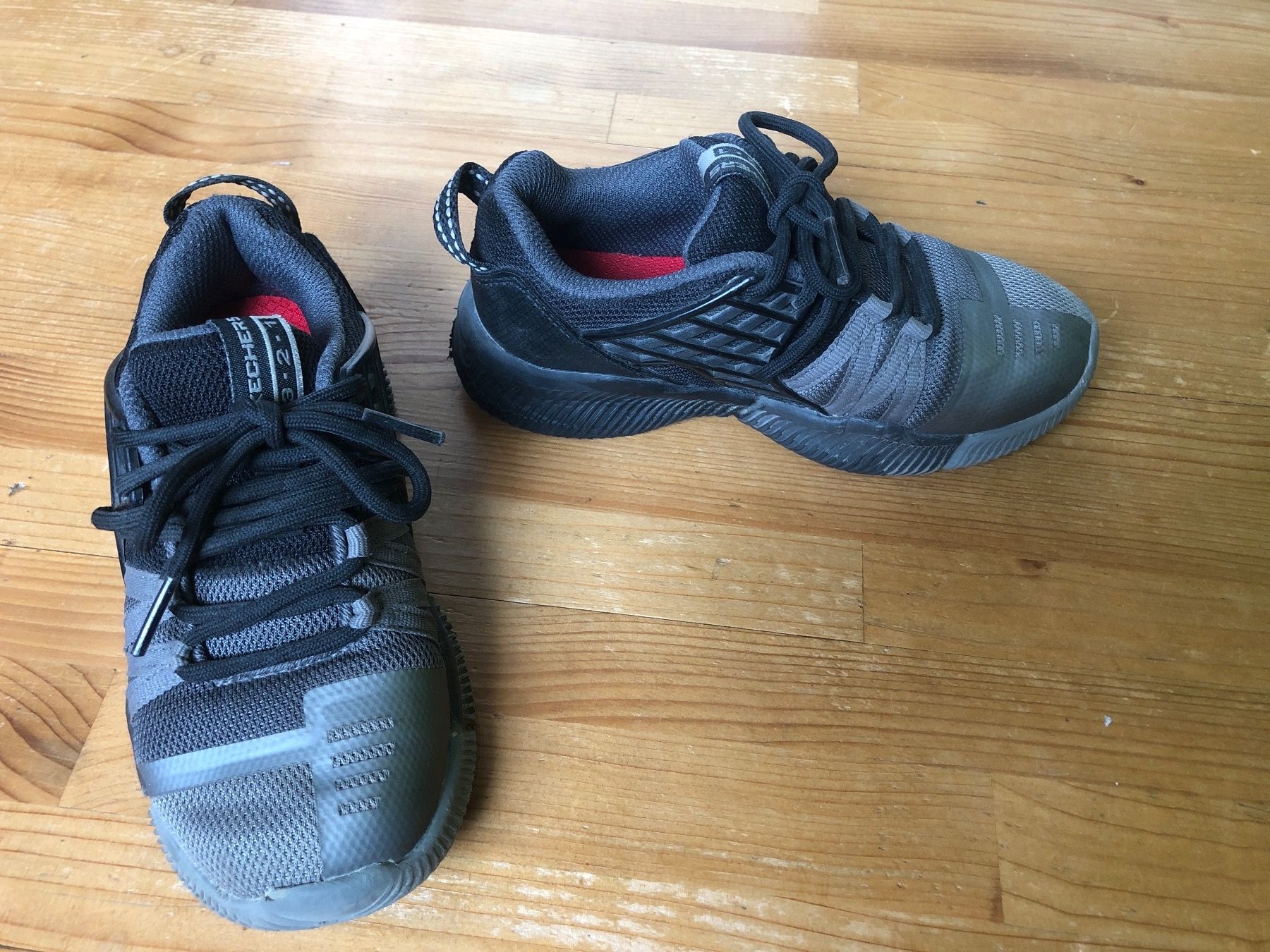 Skechers Schuhe für Jungen: Skechers Turnschuhe gr. 28 – Gebraucht aus Gebenstorf von white9