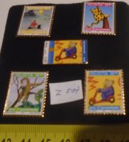 5 ver Briefmarken Pins Teddy , Affe Marsepulami und...(L573)
