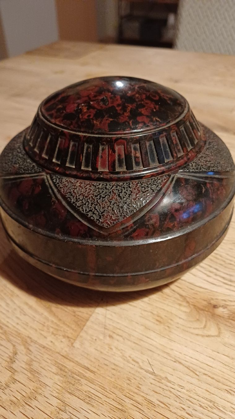 Tabacchi: Art Deco Tabaktose Bakelit – Usato da Flawil venduto da Naphtali 9