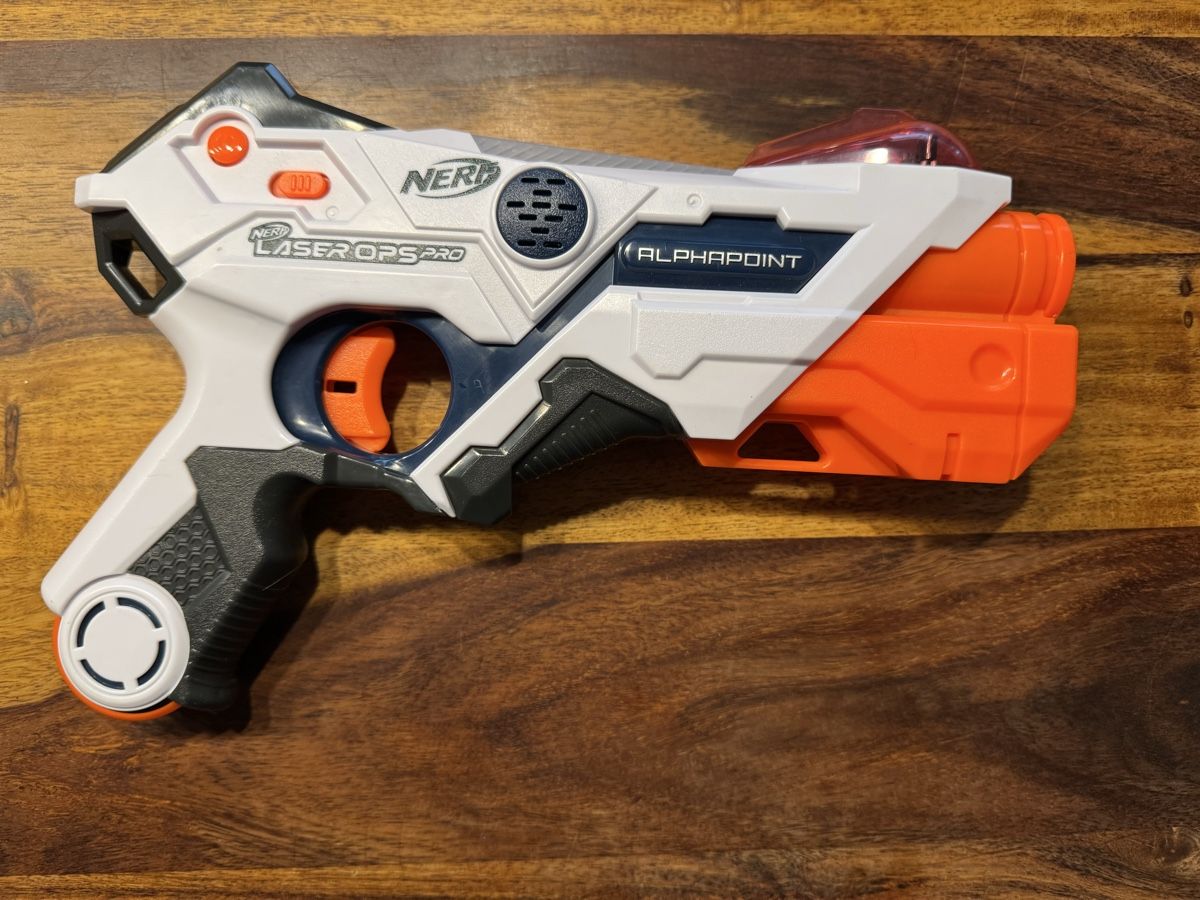 Nerf Spielzeuge: Nerf Laser Ops Pro Blaster Alphapoint & Deltaburst Set! – Gebraucht aus Reitnau von Chiroptera74 4