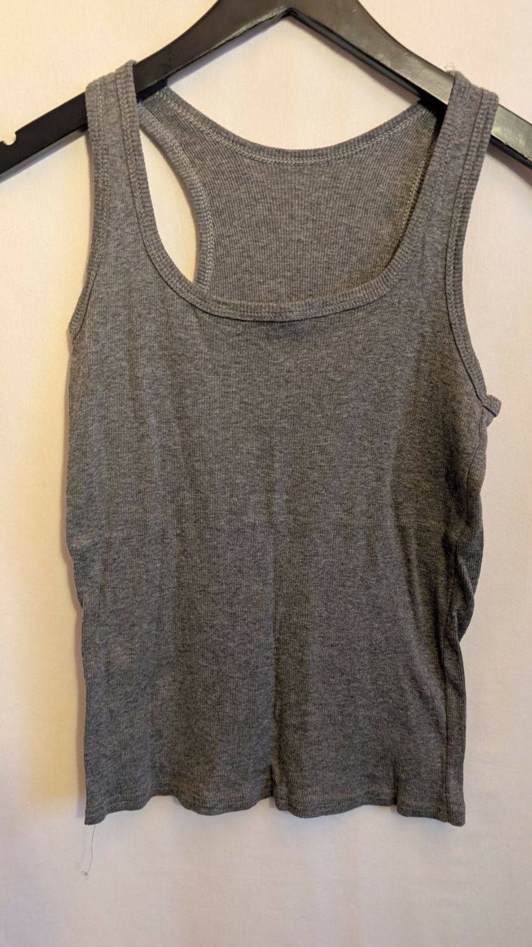 Top: Tank Top weiss grau stretch S – Nuovo (secondo la descrizione) da Sarmenstorf venduto da T.Sunl8