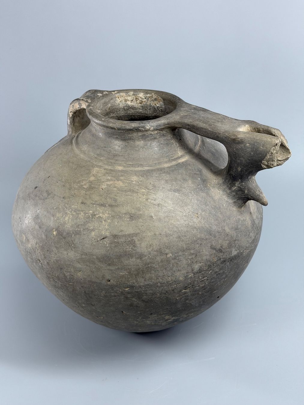 Carafes: Keramikkanne vmlt. etruskische Impasto – D'occasion à Sennhof par Johnbest