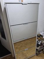 Gratis Spiegel-Schuhschrank. Abholung bis 04.07. in Urdorf.