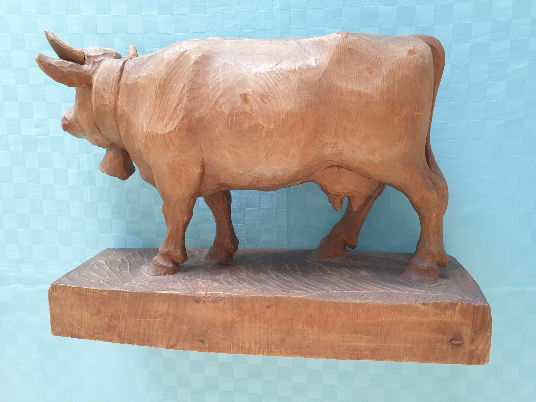 Figuren: Alte grosse handgeschnitzte Kuh mit Glocke auf Sockel – Gebraucht aus Mörschwil von spirspi 8