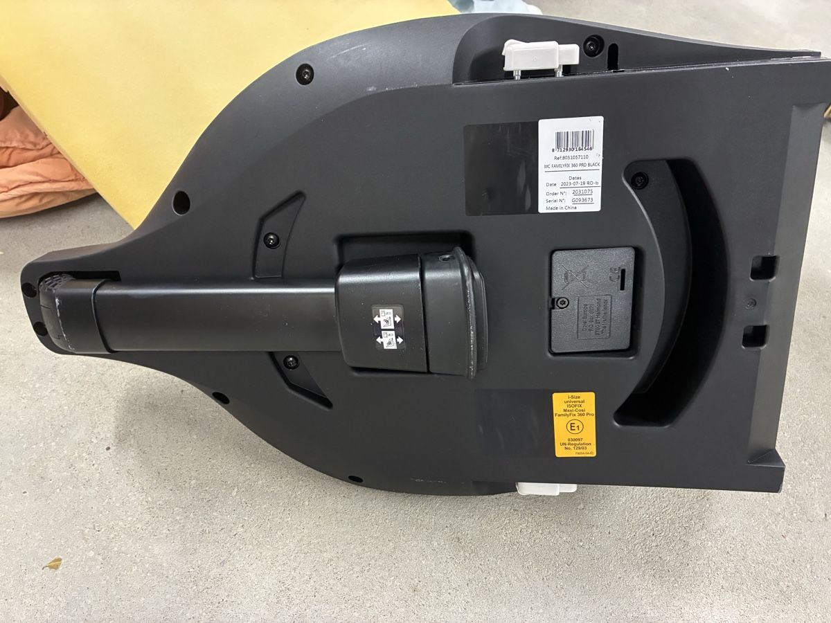 Maxi-Cosi Seggiolini per auto: Maxi Cosi Kindersitz 360 black & Isofix 360 – Usato da Herzogenbuchsee venduto da SandraV 4