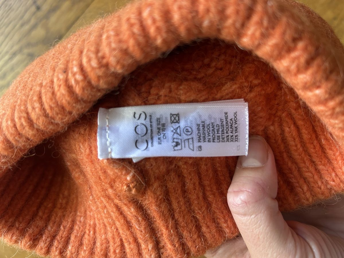 Cos Copricapi, berretti & cappellini: Strickmütze COS – Usato da Schlieren venduto da LucyGre 1