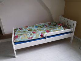 Juniorbett mit Rausfallschutz und Lattenrost weiss, 70 x 160