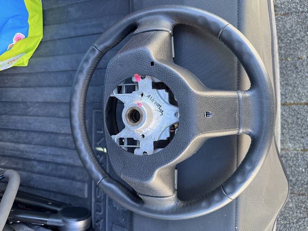 Tutti pezzi di ricambio auto: Lenkrad Toyota Corolla TS E12 Multifunktionstasten – Usato da Ehrendingen venduto da Veiga 1