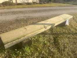 Sitzbank aus massivem Holz wetterfest