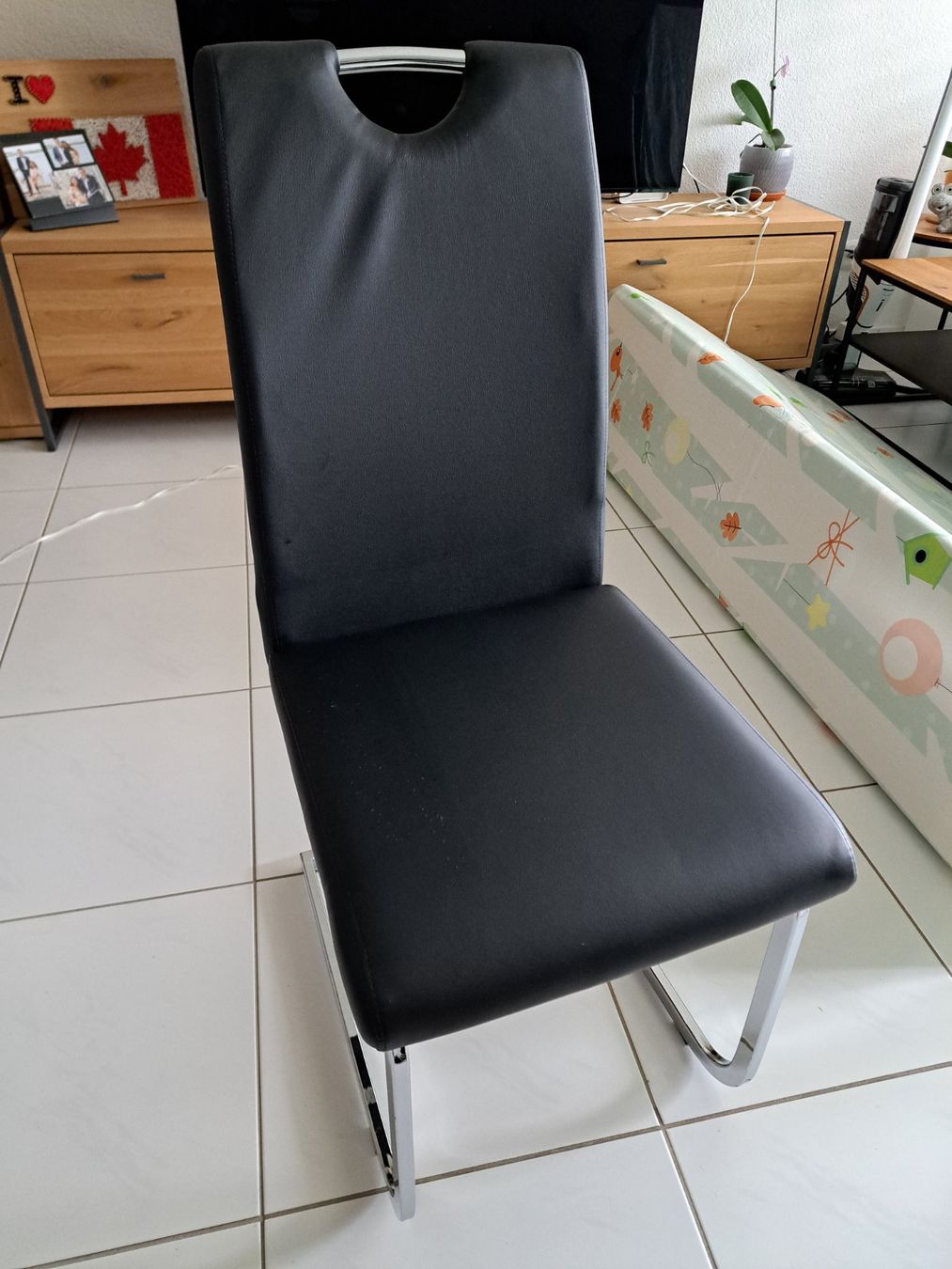Stühle: Gratis 4 Kunstlederstühle schwarz – Gebraucht aus Nürensdorf von dan_2lhd 1